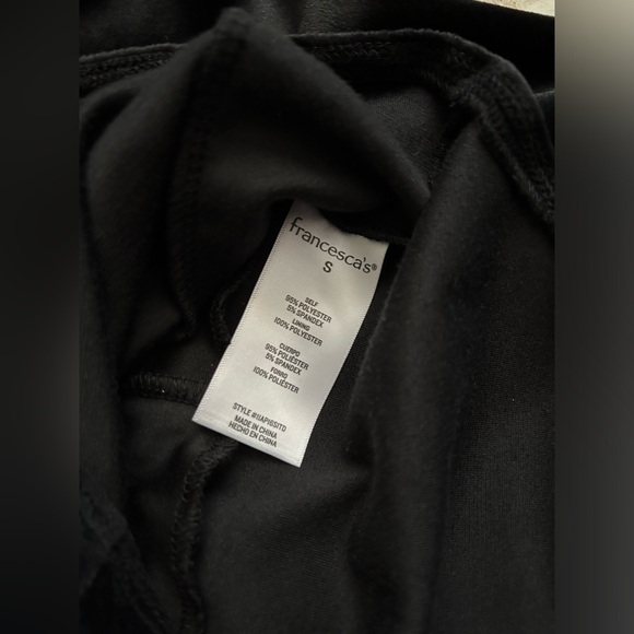 NWT Francesca’s size s faux velvet black body suit with puff sleeve - Picture 7 of 12